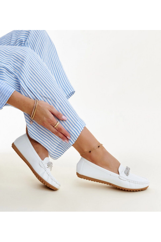 Mocassim branco decorado com...