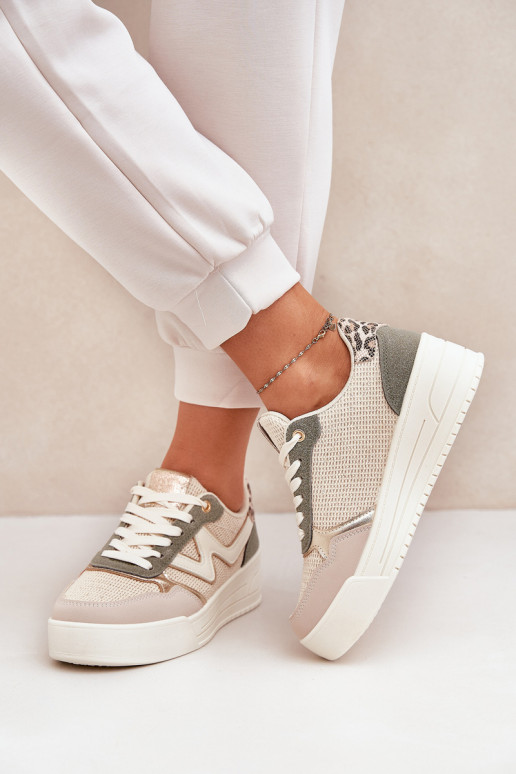 tênis Feminino com uma plataforma com padrões de pele de leopardo cor verde Lorori