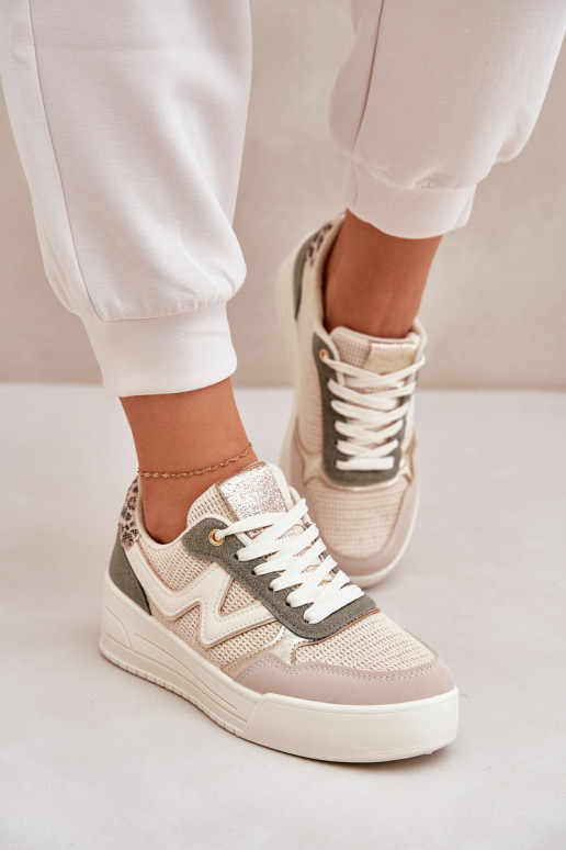 tênis Feminino com uma plataforma com padrões de pele de leopardo cor verde Lorori