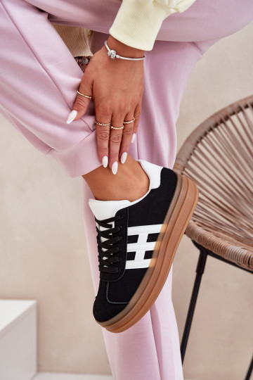 À modalo de tênis Feminino com uma plataforma cor preta Syliyana 2