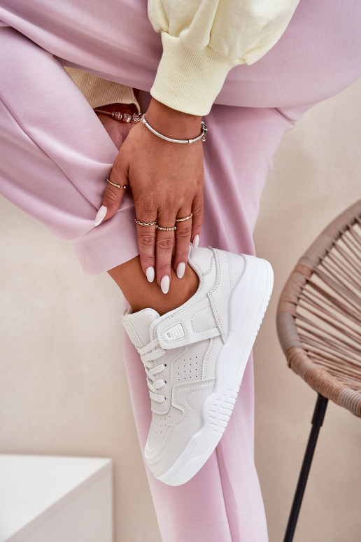 tênis À modalo de tênis Feminino de couro ecológico cor branca Telisiria tênis À modalo de tênis Feminino de couro ecológico cor branca Telisiria