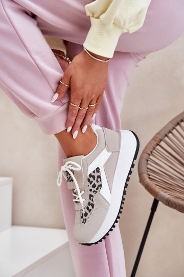 Batelas esportivos Sneakers modelo feminino com plataforma em estampa de pele de leopardo nas cores branca e areia Pumbes 2