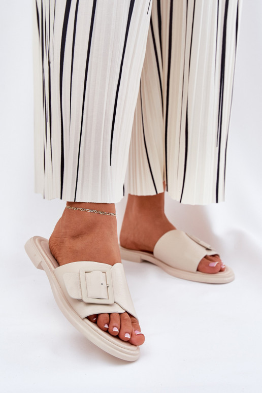 Chinelos de couro Feminino com fivelas D&A SJ2302-01 bege Chinelos de couro Feminino com fivelas D&A SJ2302-01 bege