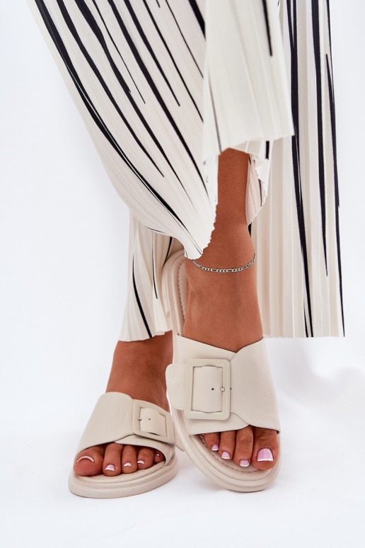 Chinelos de couro Feminino com fivelas D&A SJ2302-01 bege Chinelos de couro Feminino com fivelas D&A SJ2302-01 bege