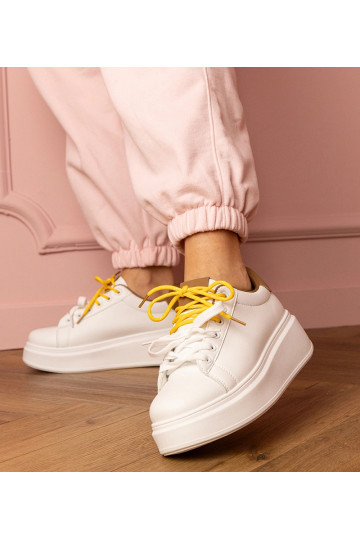 Tênis brancos e marrons... 2