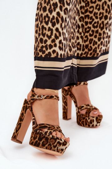 Sandálias femininas de salto alto e plataforma com estampas de pele de leopardo cor marrom Jovenes