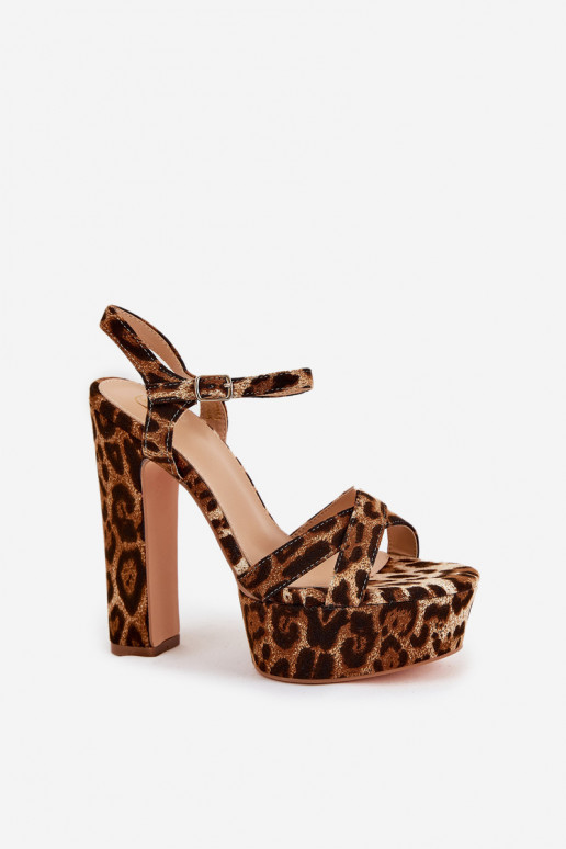 Sandálias femininas Em um posto alto e plataforma com padrões de pele de leopardo cor marrom Jovenes Sandálias femininas Em um posto alto e plataforma com padrões de pele de leopardo cor marrom Jovenes