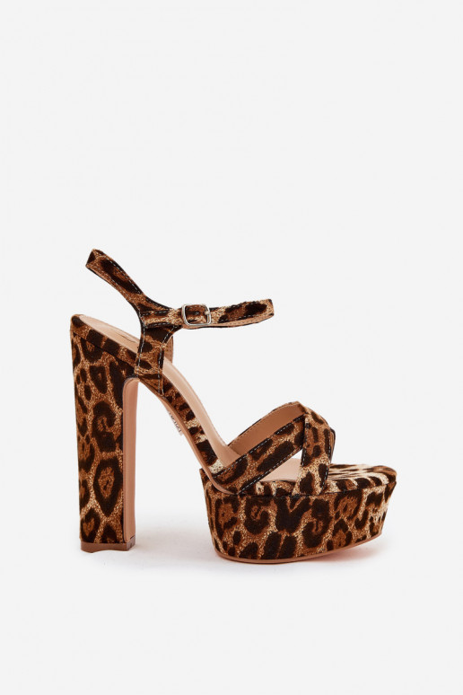 Sandálias femininas Em um posto alto e plataforma com padrões de pele de leopardo cor marrom Jovenes Sandálias femininas Em um posto alto e plataforma com padrões de pele de leopardo cor marrom Jovenes