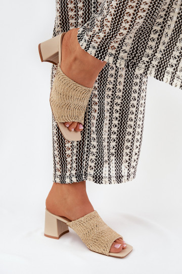 chinelo feminino com trançado e salto pequeno cor areia Ciariloria