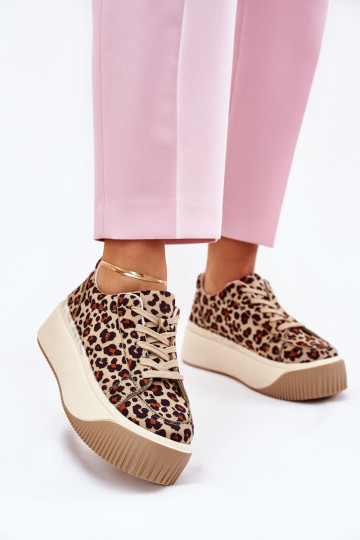 À modalo de tênis com uma plataforma com padrões de pele de leopardo cor marrom Tirvanis