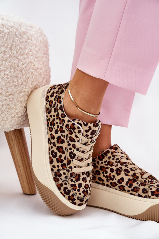 À modalo de tênis com uma plataforma com padrões de pele de leopardo cor marrom Tirvanis