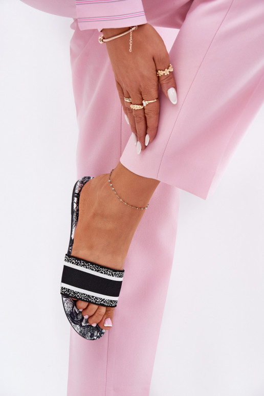 Estampado isósceles Chinelos femininos cor preta Leysi