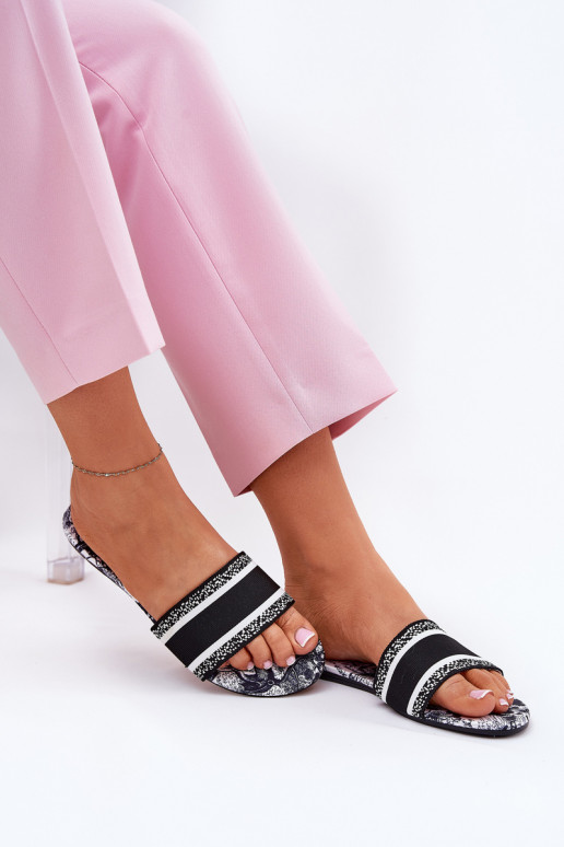 Estampado isósceles Chinelos femininos cor preta Leysi