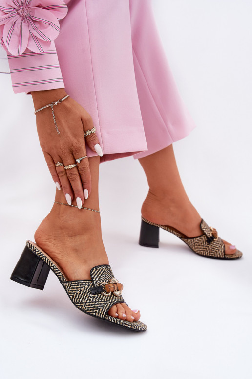 Chinelos femininos com salto com enfeites cor preta Ovittole