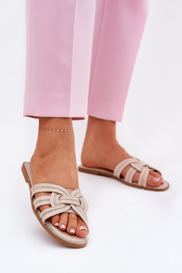 chinelo feminino plano com tiras entrelaçadas na cor areia Acimine 2