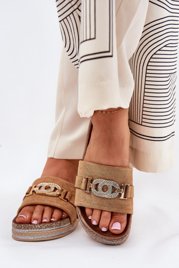 Chinelos femininos Ze cor douradam Detalem com uma plataforma com brilho cor marrom Eanes 2