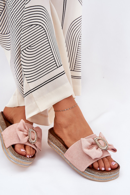 Chinelos femininos com uma plataforma com fitas I Ozdobną Broszką cor rosa Lenela