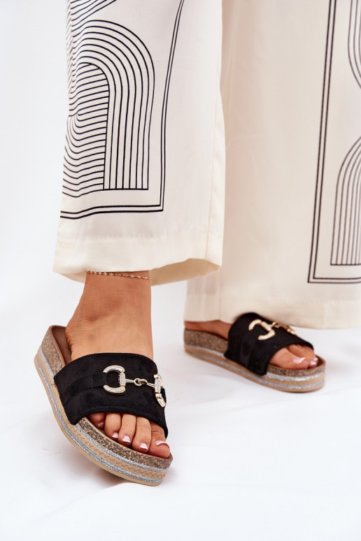 Chinelos femininos com uma plataforma com detalhes dourados E brilho cor preta Morisela