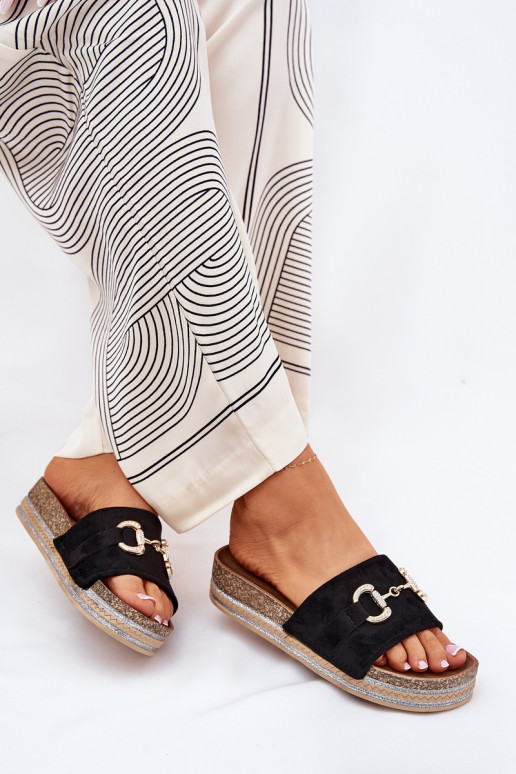 Chinelos femininos com uma plataforma com detalhes dourados E brilho cor preta Morisela