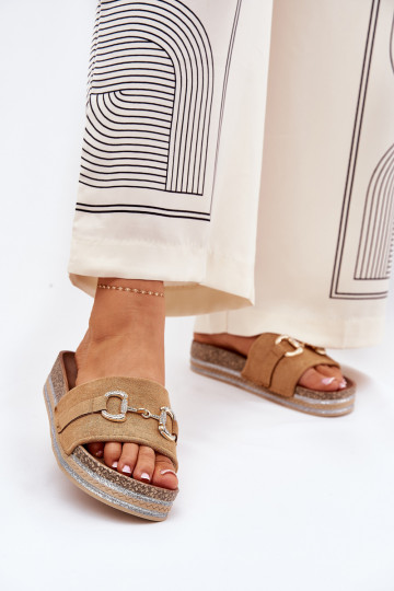 Chinelos femininos com uma plataforma com detalhes dourados E brilho cor marrom Morisela