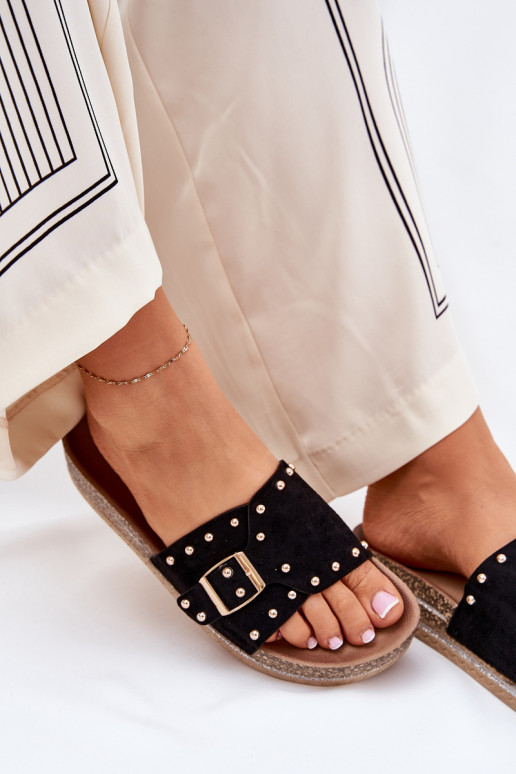 Chinelos femininos com uma plataforma com fivelas E pregos cor preta Nusithia