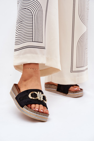 Chinelos femininos com plataforma e brilho com detalhe dourado na cor preta Rilirea