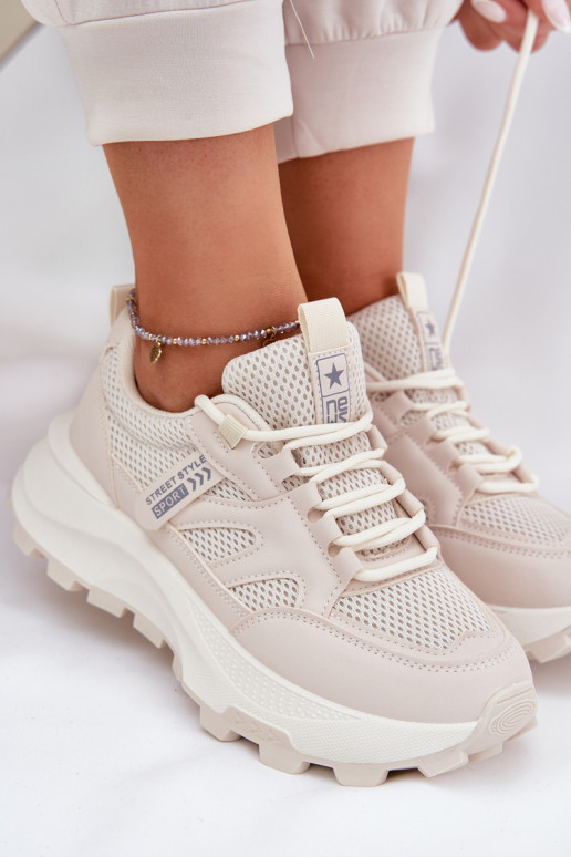 tênis À modalo de tênis Feminino Em uma sola grossa bege Prononice tênis À modalo de tênis Feminino Em uma sola grossa bege Prononice