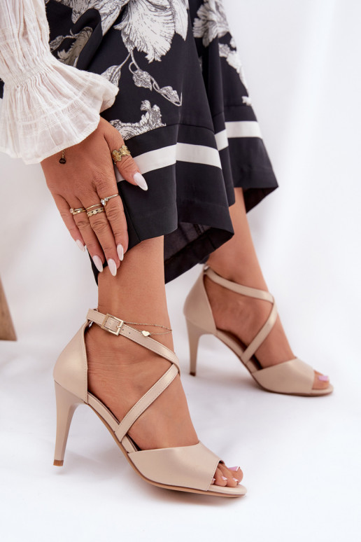 sandálias da moda com salto fino cor dourada Loressa sandálias da moda com salto fino cor dourada Loressa