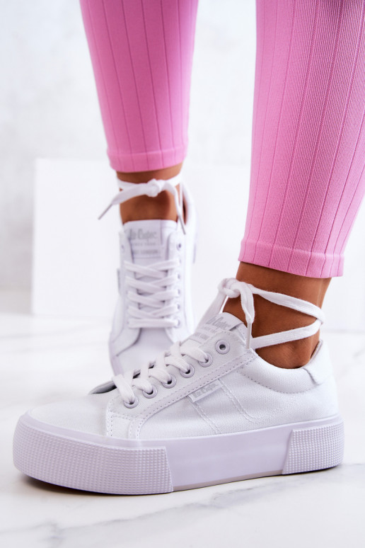 Tênis com uma plataforma Lee Cooper LCEM-22-31-0884L cor branca Tênis com uma plataforma Lee Cooper LCEM-22-31-0884L cor branca