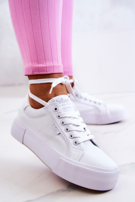 Tênis com uma plataforma Lee Cooper LCEM-22-31-0884L cor branca Tênis com uma plataforma Lee Cooper LCEM-22-31-0884L cor branca