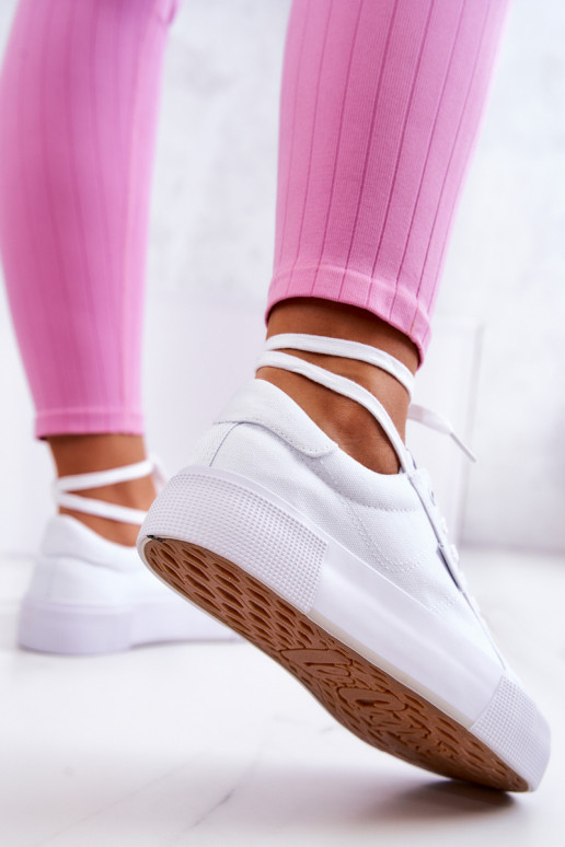 Tênis com uma plataforma Lee Cooper LCEM-22-31-0884L cor branca Tênis com uma plataforma Lee Cooper LCEM-22-31-0884L cor branca