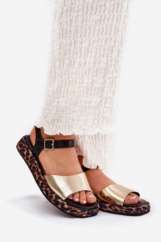 sandálias Pele Feminino com uma plataforma e escritos S.Barski JC51-347 cor dourada sandálias Pele Feminino com uma plataforma e escritos S.Barski JC51-347 cor dourada