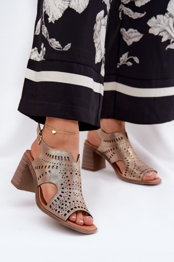 Sapatos de salto vazados na cor dourada Tosine 2