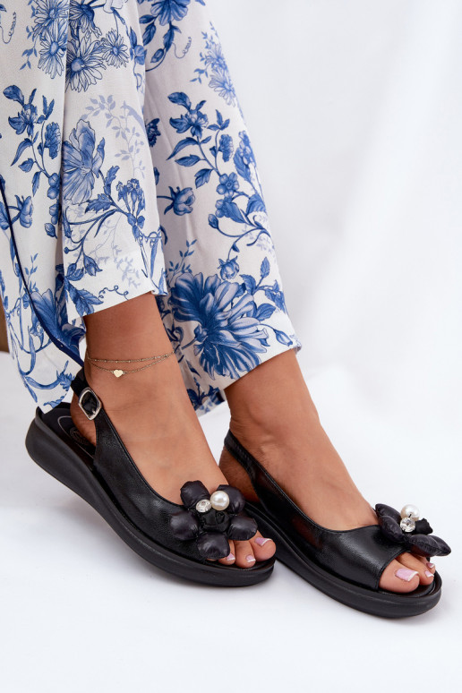 Sandálias femininas Com decorações com floresem cor preta Divonne Sandálias femininas Com decorações com floresem cor preta Divonne