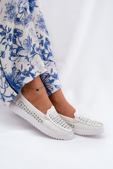 Mocassins femininos de couro brancos com elementos em recorte Vinceza 88028