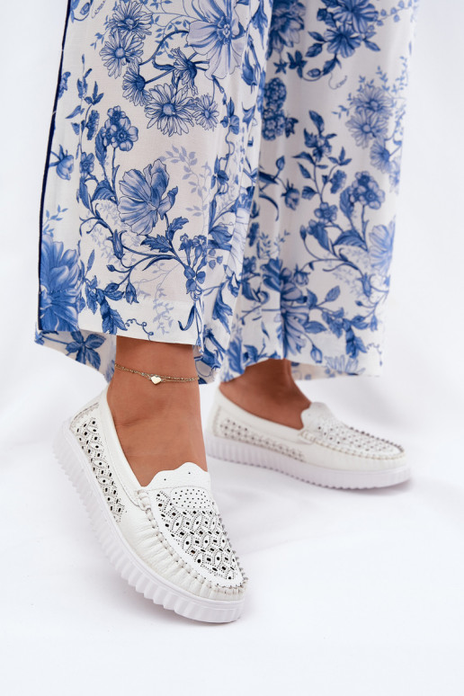 Pele mocassins femininos com elementos abertos Vinceza 88028 cor branca Pele mocassins femininos com elementos abertos Vinceza 88028 cor branca