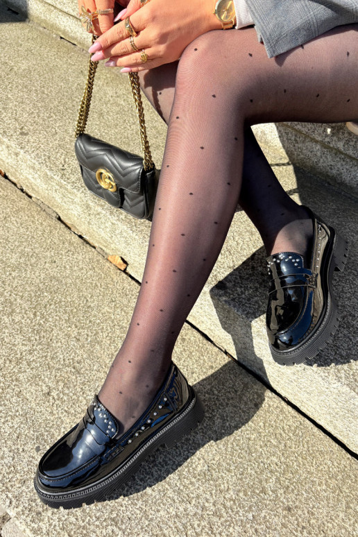 mocassim feminino com efeito laqueado e decoração na cor preto Įjungtallae