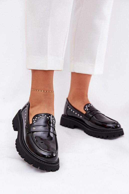 mocassim feminino com efeito laqueado e decoração na cor preto Įjungtallae
