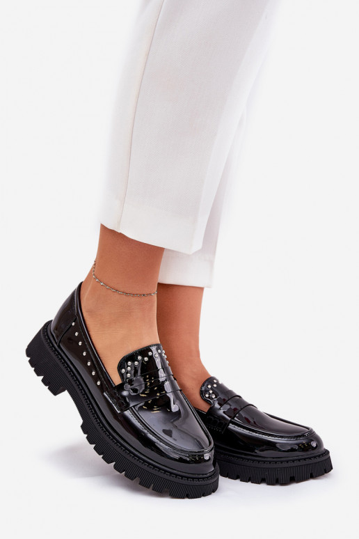 mocassim feminino com efeito laqueado e decoração na cor preto Įjungtallae