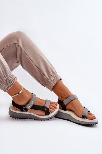 Sandálias femininas com uma plataforma I Koturnie Big Star NN274A054 cor cinza 2