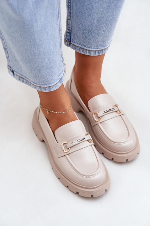 Mocassins femininos em tom areia de... Mocassins femininos em tom areia de...
