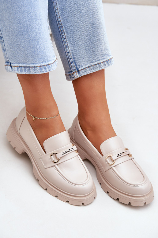 Mocassins femininos em tom areia de... Mocassins femininos em tom areia de...