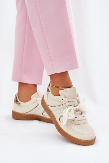 tênis baixo modelo feminino com cadarços e estampa de pele de leopardo cor areia Zielle