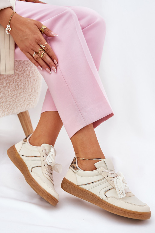 tênis baixo modelo feminino com cadarços e estampa de pele de leopardo cor areia Zielle