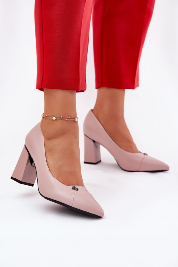 Sapatos elegantes com salto na cor rosa