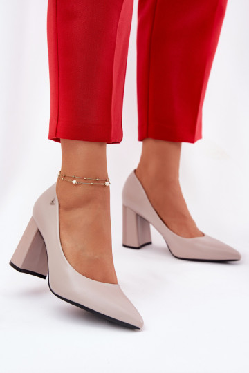 Sapatos elegantes com salto na cor cinza