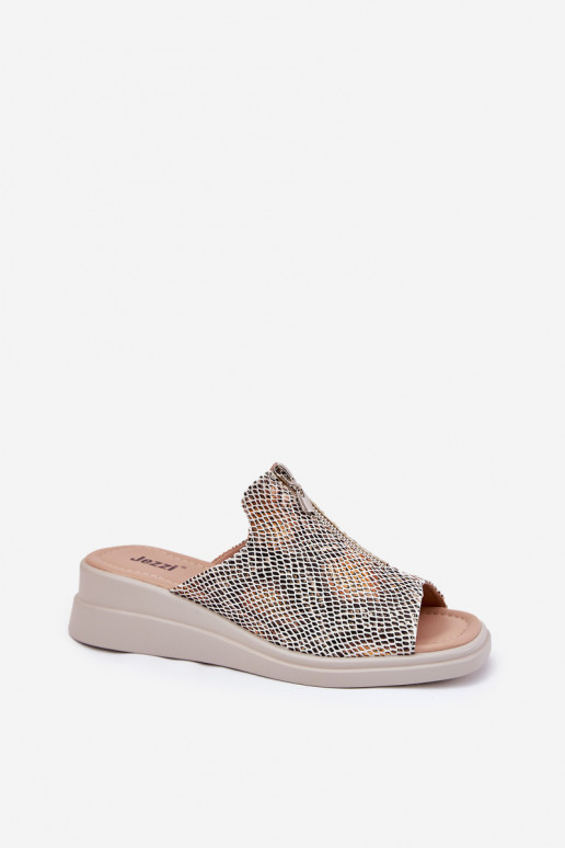 Chinelos femininos Em uma cunha com zíperes Padrão animal bege Irriva