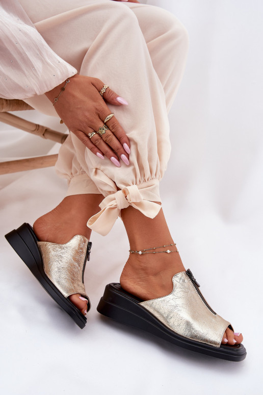 Chinelos femininos Em uma cunha com zíperes cor dourada Irriva