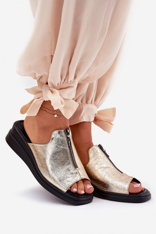 Chinelos femininos Em uma cunha com zíperes cor dourada Irriva