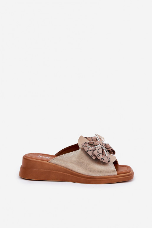 Chinelos femininos Em uma cunha com fitas cor dourada Moonzella